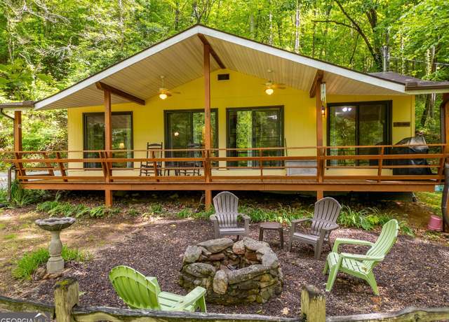 Property at 115 Jin Ln, Franklin, NC 28734, 2 beds, 1.5 baths