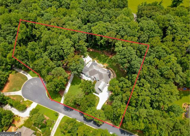 Property at 135 Adams Park Dr, Fayetteville, GA 30214, 5 beds, 3 baths