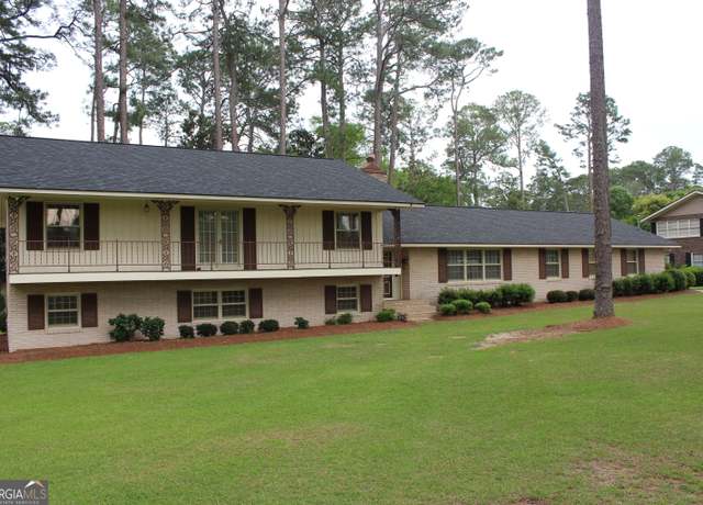 Property at 2021 Emory Dr, Tifton, GA 31794, 6 beds, 4 baths