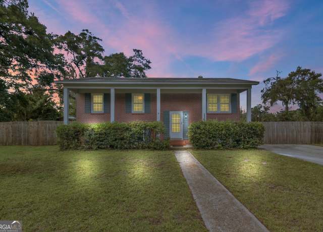 Property at 135 Clay St, Hinesville, GA 31313, 5 beds, 1.5 baths