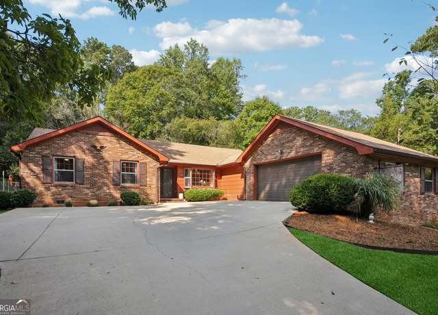 Property at 2189 Pine Knoll Cir NE, Conyers, GA 30013, 3 beds, 2 baths