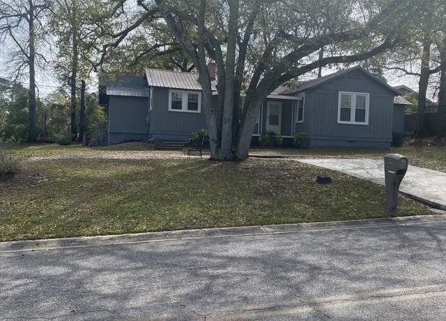 Property at 409 8th St SE, Moultrie, GA 31768, 3 beds, 2 baths