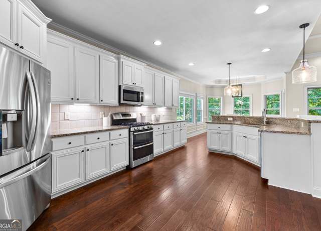 Property at 32 Riverbirch Way, Sharpsburg, GA 30277, 5 beds, 3.5 baths