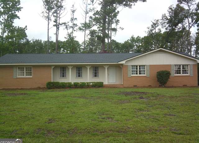 Property at 3914 Robin Hood Rd, Valdosta, GA 31606, 3 beds, 2 baths