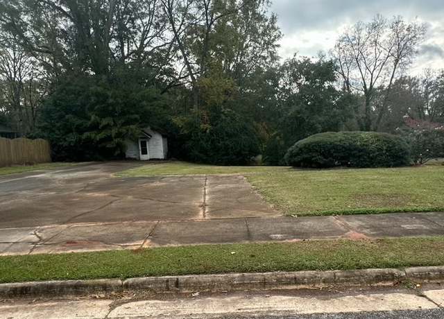 Property at 140 E Clinton St, Gray, GA 31032