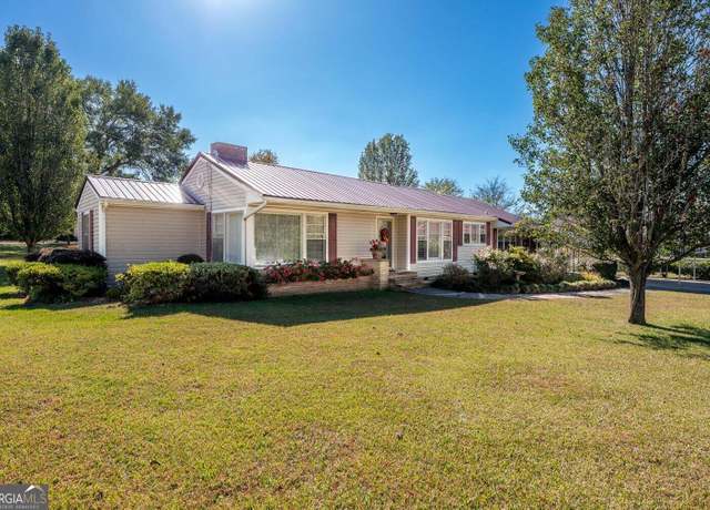 Property at 101 Johnson St, Lafayette, GA 30728, 2 beds, 1.5 baths