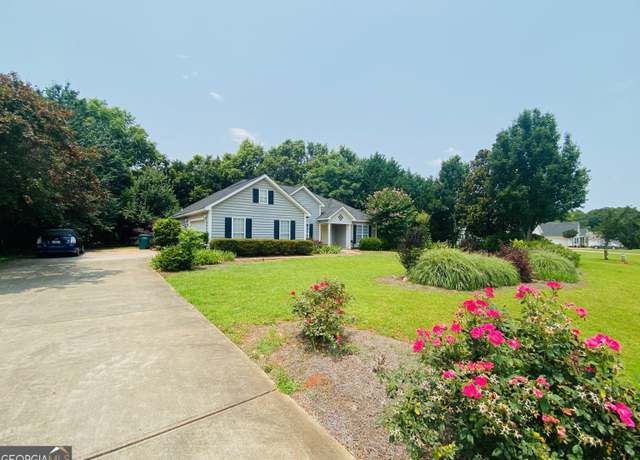 Property at 124 Lake Lillian Dr, Perry, GA 31069, 3 beds, 2 baths