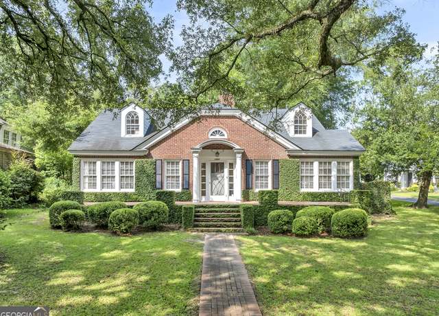 Property at 1221 Rawson Dr, Albany, GA 31701, 4 beds, 2.5 baths