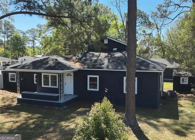 Property at 601 Community Dr, Waycross, GA 31501, 4 beds, 2 baths