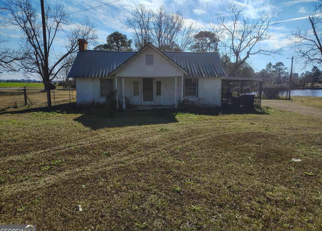 Property at 444 Benjamin H Hill Dr SW, Fitzgerald, GA 31750, 3 beds, 2 baths