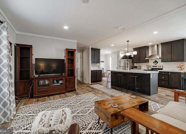 Property at 566 Hoke Hill Rd, Canon, GA 30520, 3 beds, 2 baths