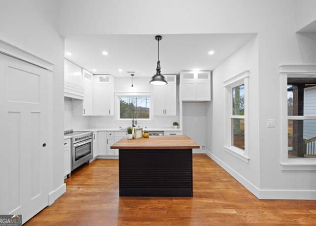Property at 352 Welcome To Arnco Rd, Newnan, GA 30263, 3 beds, 2.5 baths