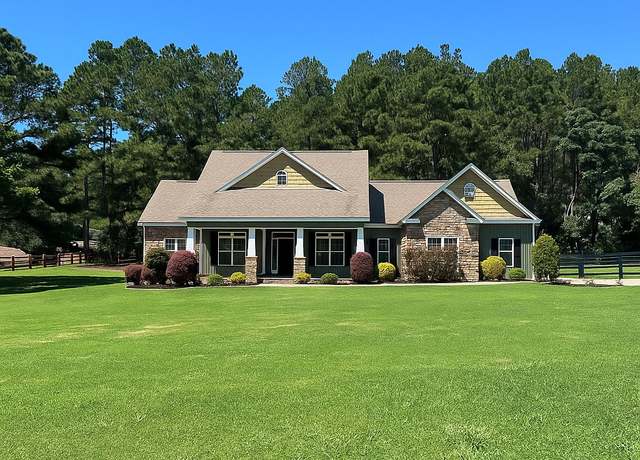 Property at 1035 Peachtree Dr, Thomson, GA 30824, 4 beds, 4 baths