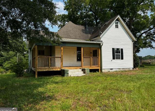 Property at 122 E Jones St, Molena, GA 30258, 4 beds, 3 baths