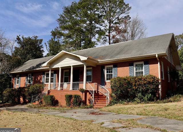 Property at 2939 General Lee Rd, Macon, GA 31204, 5 beds, 4 baths