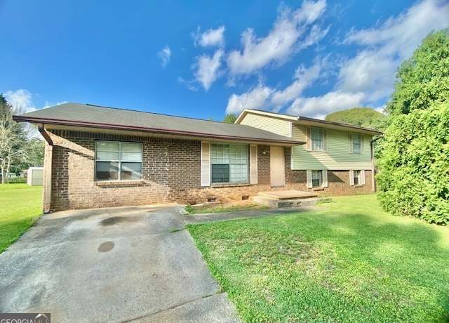 Property at 102 Crystal River Dr, Riverdale, GA 30274, 3 beds, 2 baths