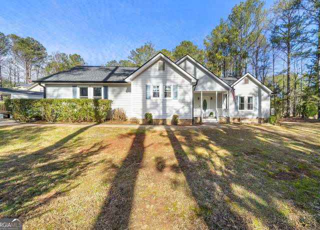 Property at 10 Oxford Pl, Sharpsburg, GA 30277, 3 beds, 2 baths