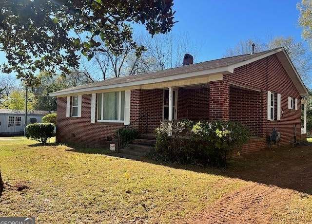 Property at 611 W Floyd St, Sandersville, GA 31082, 3 beds, 1 bath
