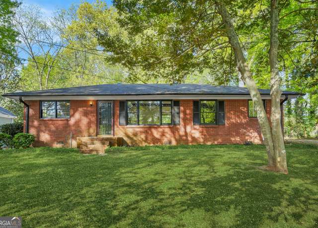 Property at 172 W Campbellton St, Fairburn, GA 30213, 3 beds, 2 baths