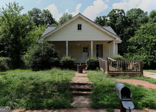 Property at 463 B St NE, Thomaston, GA 30286, 2 beds, 2 baths