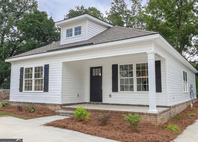 Property at 223 Hill St, Statesboro, GA 30458, 3 beds, 2 baths