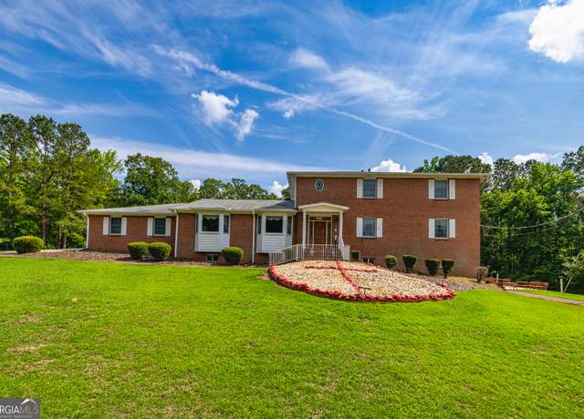 Property at 417 Chestlehurst Rd, Senoia, GA 30276, 7 beds, 6.5 baths