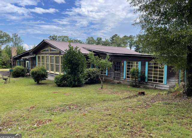 Property at 3539 15th Ave E, Valley, AL 36854, 2 beds, 2 baths