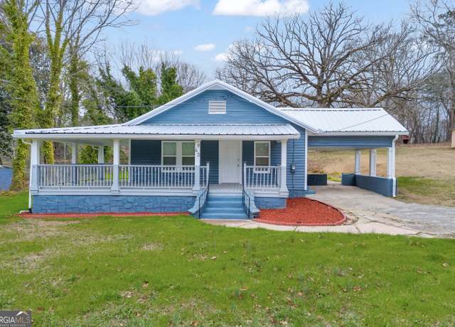 Property at 943 S Pond St, Toccoa, GA 30577, 3 beds, 2 baths