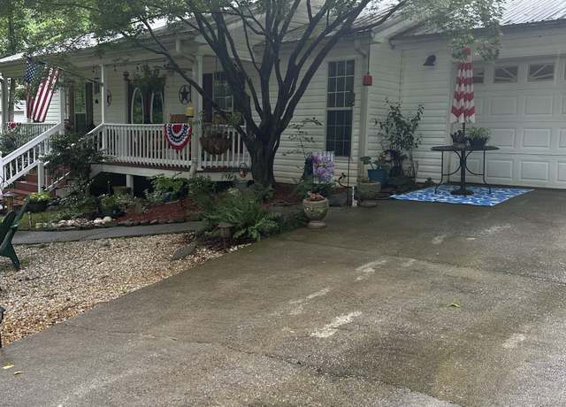 Property at 130 Westfork Dr, Newnan, GA 30263, 3 beds, 2 baths