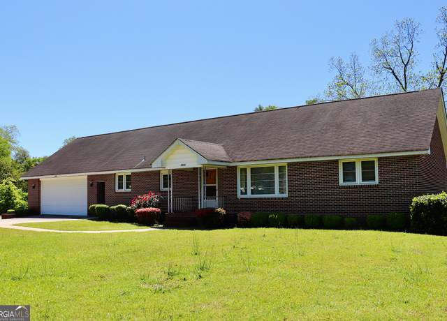 Property at 5864 Porterfield Cir, Macon, GA 31216, 3 beds, 2 baths