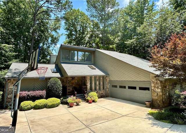 Property at 4221 Burns Heritage Trl NE, Roswell, GA 30075, 5 beds, 4 baths