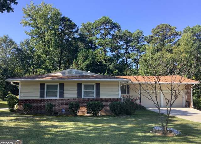 Property at 1905 Sandgate Cir, South Fulton, GA 30349, 3 beds, 2 baths