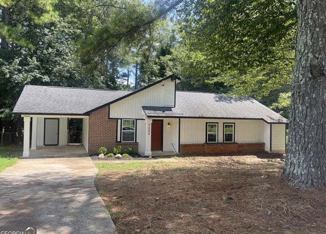 Property at 7804 Chase Woods Dr, Jonesboro, GA 30236, 3 beds, 3 baths