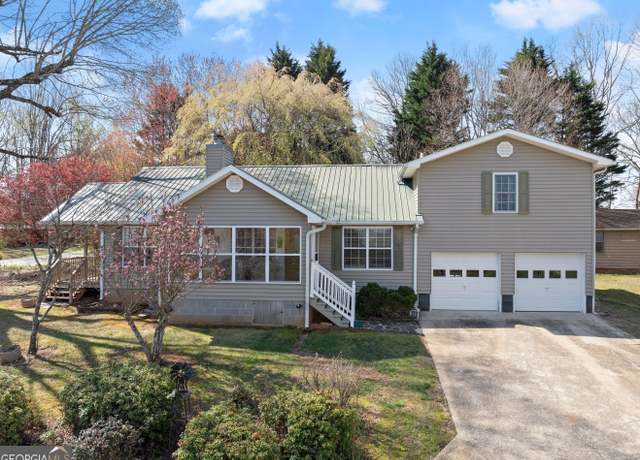 Property at 1595 Historic Old Hwy 441, Clarkesville, GA 30523, 3 beds, 2 baths