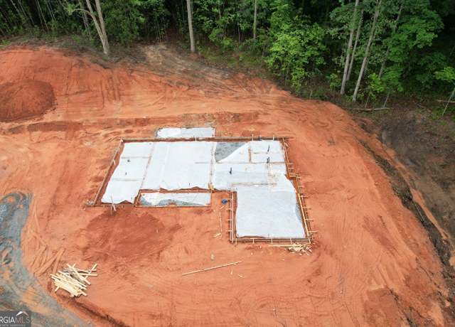 Property at 405 Ayers Creek Dr, Toccoa, GA 30577, 3 beds, 2.5 baths