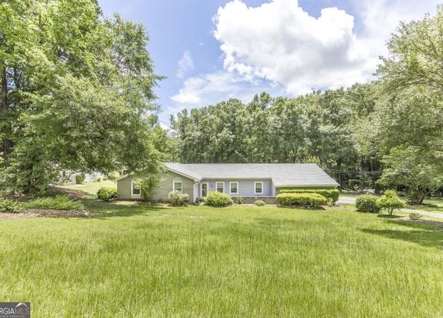 Property at 5828 Green Hill Dr, Macon, GA 31216, 4 beds, 2 baths