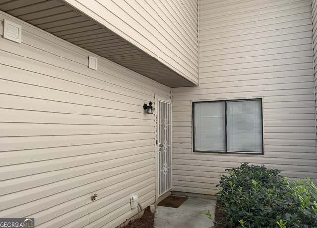 Property at 8577 Parkside Dr, Jonesboro, GA 30238, 3 beds, 1.5 baths