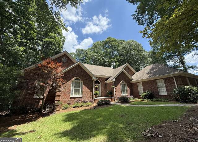 Property at 280 Emerald Lake Dr, Fayetteville, GA 30215, 4 beds, 2.5 baths