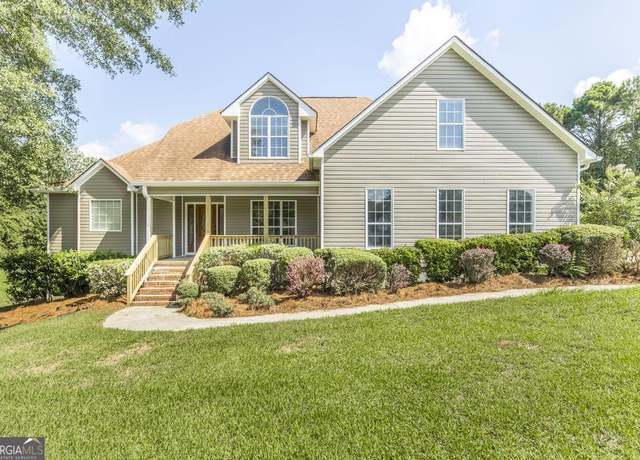 Property at 355 Old Oak Rd, Macon, GA 31216, 3 beds, 2.5 baths