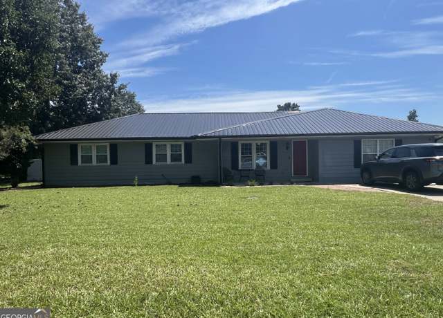 Property at 407 Oasis Dr, Dublin, GA 31021, 3 beds, 2.5 baths