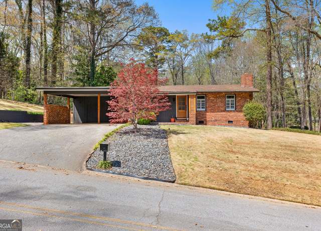 Property at 1101 Hilltop Dr, Griffin, GA 30224, 4 beds, 2 baths