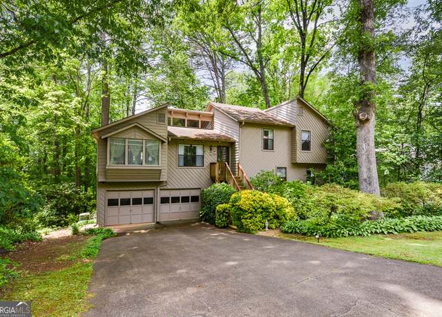 Property at 2261 Ravenwood Trl, Marietta, GA 30066, 3 beds, 2 baths