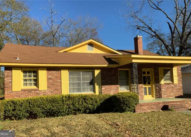 Property at 118 Roundtree St, Statesboro, GA 30458, 4 beds, 2 baths