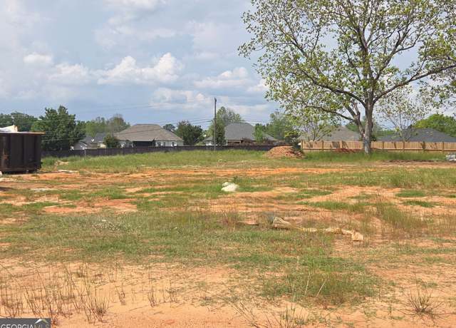 Property at 208 Obsidian Dr, Perry, GA 31069, 3 beds, 2 baths