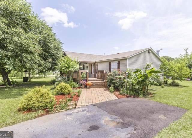 Property at 104 Colonial Dr, Byron, GA 31008, 3 beds, 2 baths