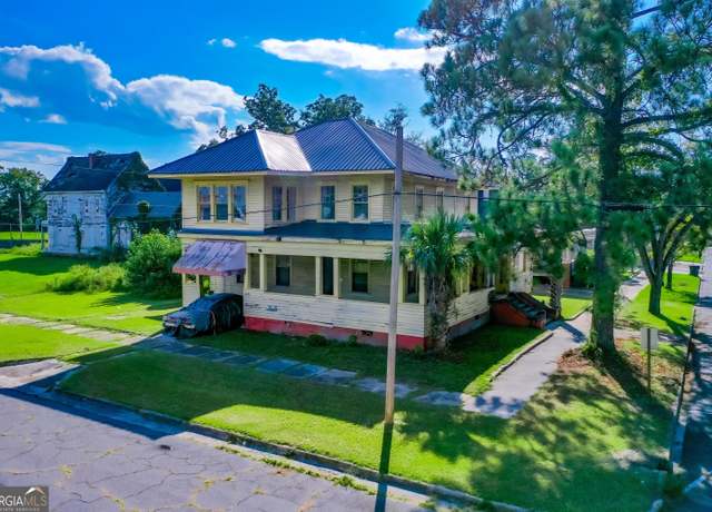 Property at 803 Elizabeth St, Waycross, GA 31503, 5 beds, 4 baths