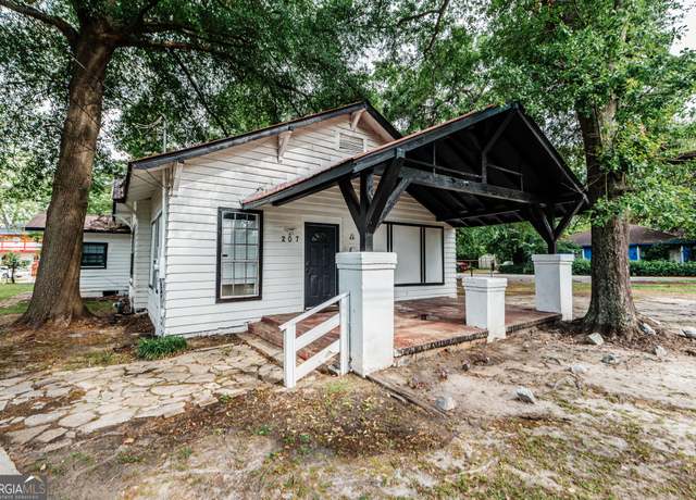 Property at 207 Carver Dr, Fort Valley, GA 31030, 4 beds, 2 baths