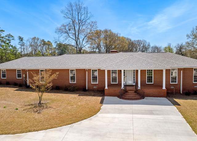 Property at 1570 W Poplar St, Griffin, GA 30224, 3 beds, 3 baths