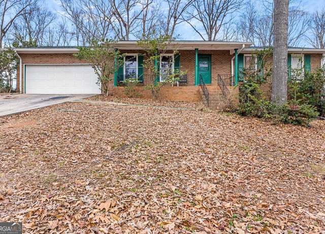 Property at 693 Trailwood Dr, Riverdale, GA 30274, 4 beds, 2 baths