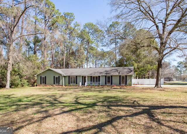 Property at 702 Hillmont Dr, Waycross, GA 31503, 4 beds, 2 baths
